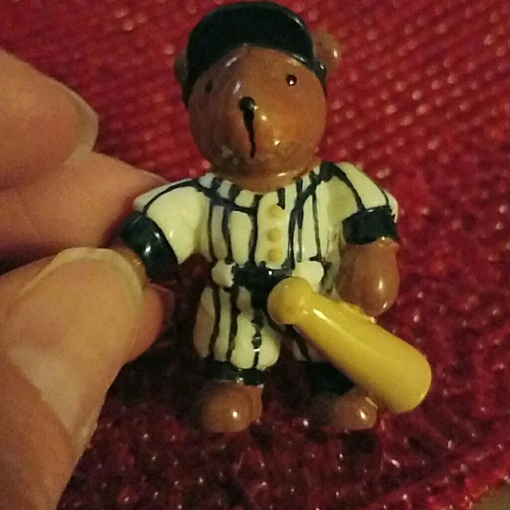 LITTLE SLUGGER PIN